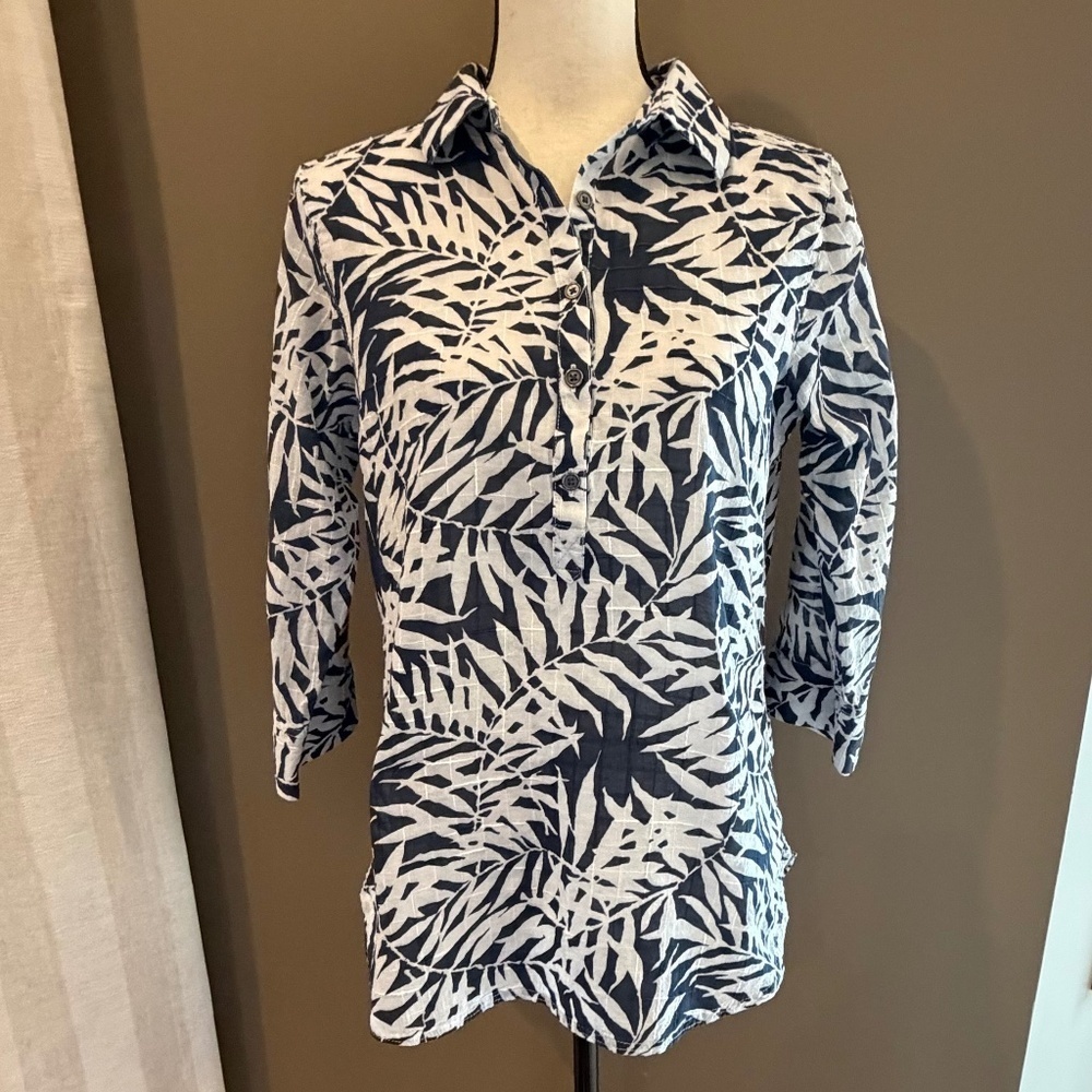 Columbia Women's Lightweight 1/4 Button Down Palm Tropical Top, Size Medium